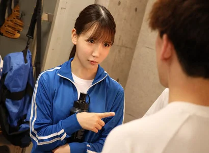 cô gái xinh trong câu lạc bộ bóng đá quan hệ tập thể với cô gái xinh sau buổi tập