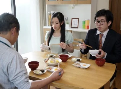 Quá nứng, cô con dâu banh vùng kín cho bố chồng thỏa mãn